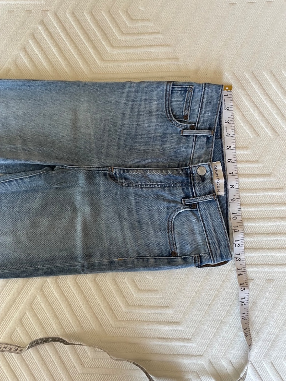 Aritzia Denim Forum, Lola high rise skinny crop jean 28W Medium to Light Blue - Picture 5 of 11